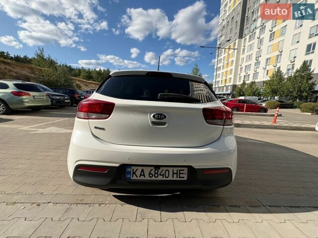Белый Киа Рио, объемом двигателя 1.37 л и пробегом 150 тыс. км за 11000 $, фото 16 на Automoto.ua
