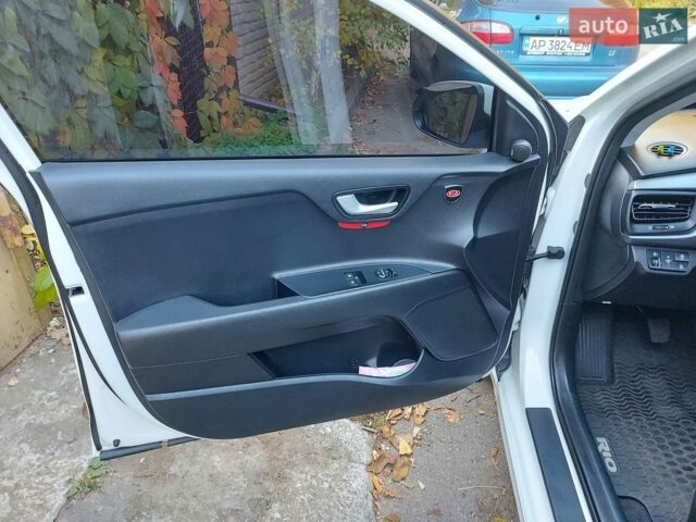 Белый Киа Рио, объемом двигателя 1.2 л и пробегом 13 тыс. км за 10999 $, фото 5 на Automoto.ua