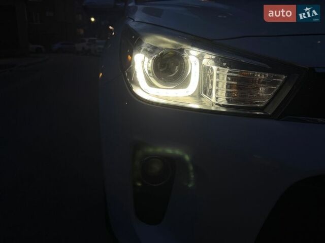 Білий Кіа Ріо, об'ємом двигуна 1.4 л та пробігом 89 тис. км за 13400 $, фото 43 на Automoto.ua
