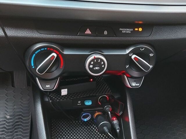 Белый Киа Рио, объемом двигателя 1.2 л и пробегом 13 тыс. км за 10999 $, фото 8 на Automoto.ua