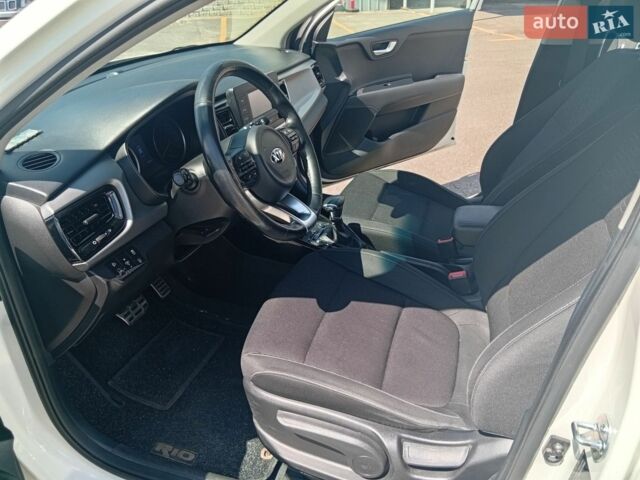 Білий Кіа Ріо, об'ємом двигуна 1.37 л та пробігом 90 тис. км за 12950 $, фото 29 на Automoto.ua
