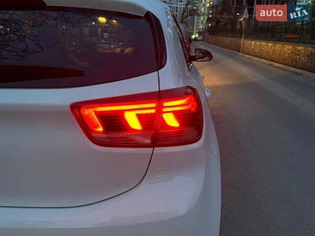 Белый Киа Рио, объемом двигателя 1.4 л и пробегом 89 тыс. км за 13500 $, фото 40 на Automoto.ua