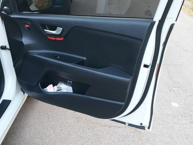 Білий Кіа Ріо, об'ємом двигуна 1.2 л та пробігом 136 тис. км за 9999 $, фото 13 на Automoto.ua