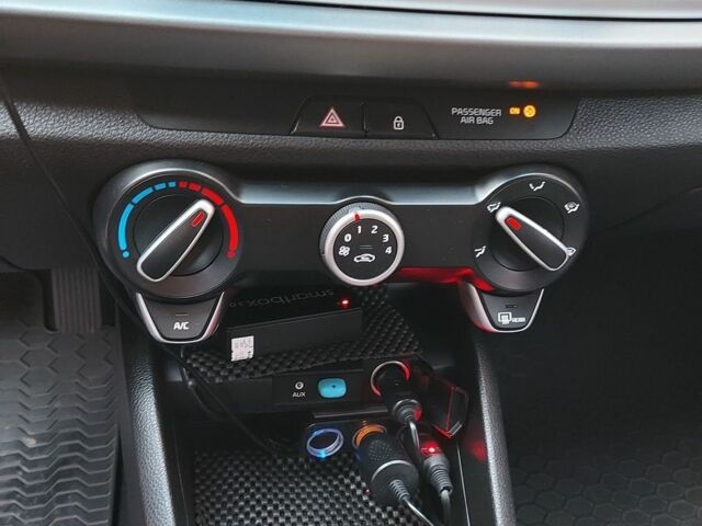 Білий Кіа Ріо, об'ємом двигуна 1.2 л та пробігом 136 тис. км за 9999 $, фото 8 на Automoto.ua