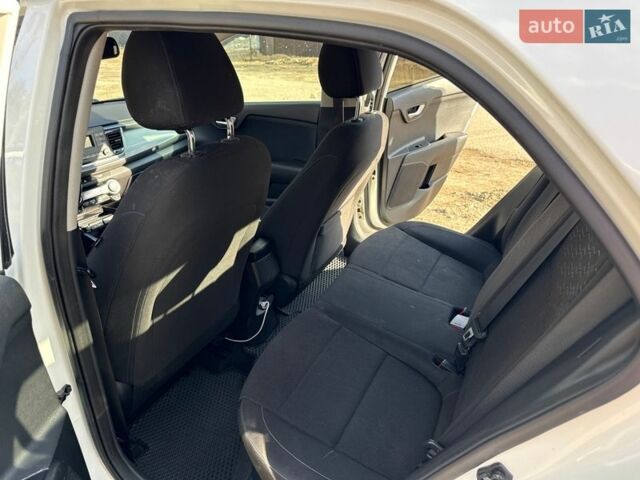 Белый Киа Рио, объемом двигателя 1.4 л и пробегом 138 тыс. км за 12000 $, фото 11 на Automoto.ua