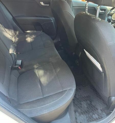 Белый Киа Рио, объемом двигателя 1.4 л и пробегом 193 тыс. км за 8000 $, фото 4 на Automoto.ua