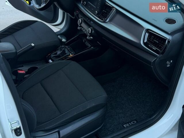 Белый Киа Рио, объемом двигателя 1.4 л и пробегом 89 тыс. км за 13500 $, фото 35 на Automoto.ua