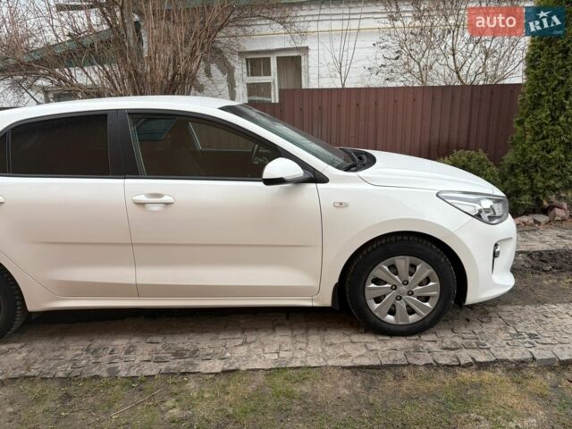 Белый Киа Рио, объемом двигателя 1.37 л и пробегом 98 тыс. км за 13000 $, фото 3 на Automoto.ua