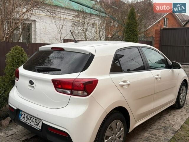 Белый Киа Рио, объемом двигателя 1.37 л и пробегом 98 тыс. км за 13500 $, фото 4 на Automoto.ua