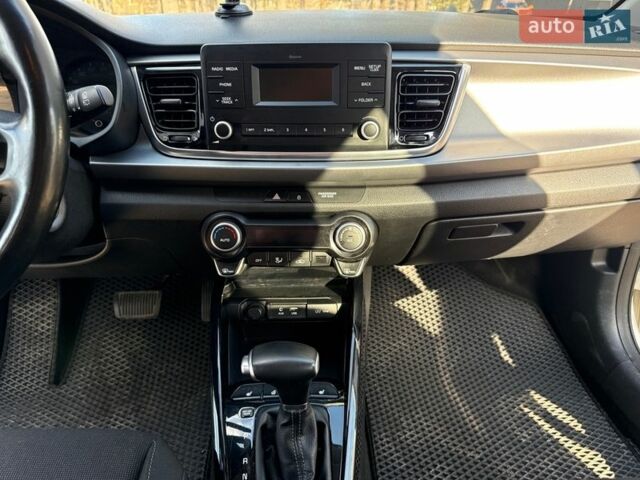 Белый Киа Рио, объемом двигателя 1.4 л и пробегом 138 тыс. км за 12000 $, фото 14 на Automoto.ua