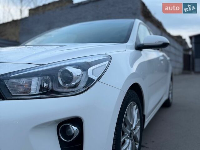Білий Кіа Ріо, об'ємом двигуна 1.4 л та пробігом 89 тис. км за 13400 $, фото 13 на Automoto.ua