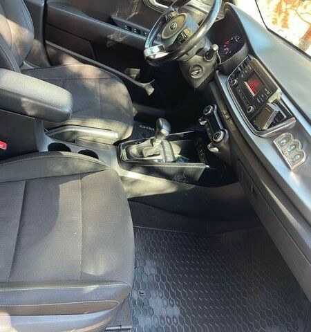 Белый Киа Рио, объемом двигателя 1.4 л и пробегом 193 тыс. км за 8000 $, фото 5 на Automoto.ua