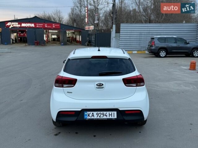 Белый Киа Рио, объемом двигателя 1.4 л и пробегом 89 тыс. км за 13500 $, фото 4 на Automoto.ua