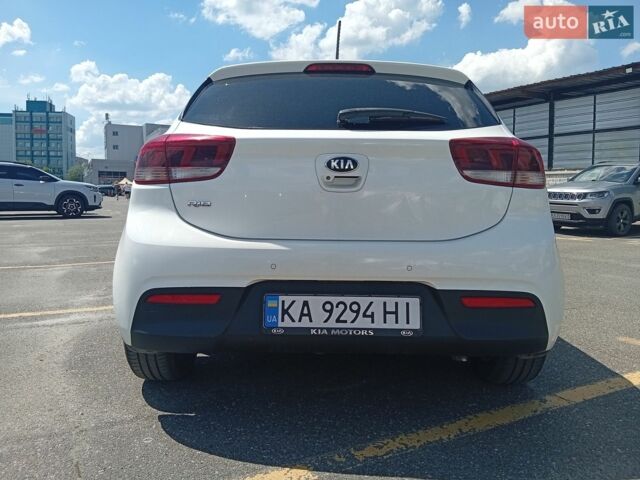 Білий Кіа Ріо, об'ємом двигуна 1.37 л та пробігом 90 тис. км за 12950 $, фото 3 на Automoto.ua