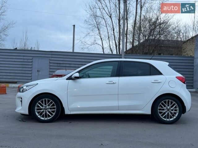 Білий Кіа Ріо, об'ємом двигуна 1.4 л та пробігом 89 тис. км за 13400 $, фото 10 на Automoto.ua