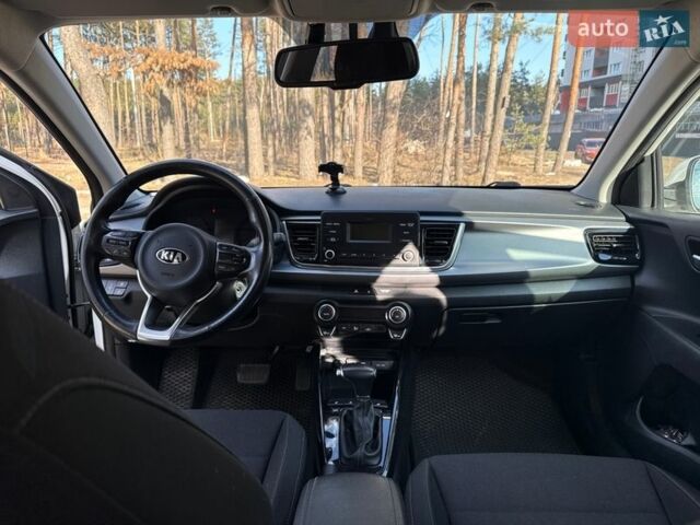 Белый Киа Рио, объемом двигателя 1.4 л и пробегом 138 тыс. км за 12000 $, фото 13 на Automoto.ua