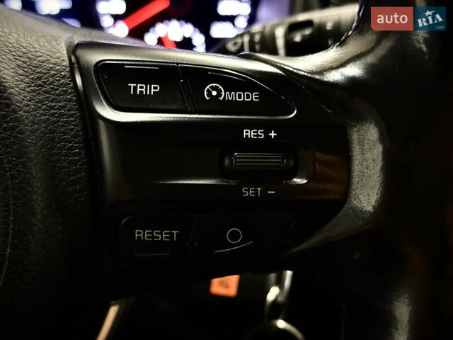 Білий Кіа Ріо, об'ємом двигуна 1.4 л та пробігом 65 тис. км за 12499 $, фото 24 на Automoto.ua