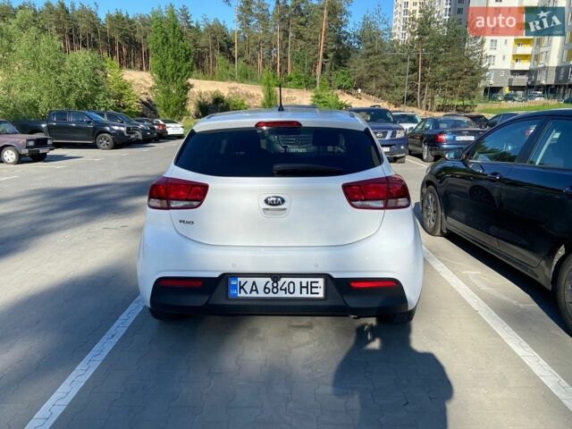 Белый Киа Рио, объемом двигателя 1.4 л и пробегом 150 тыс. км за 11000 $, фото 4 на Automoto.ua