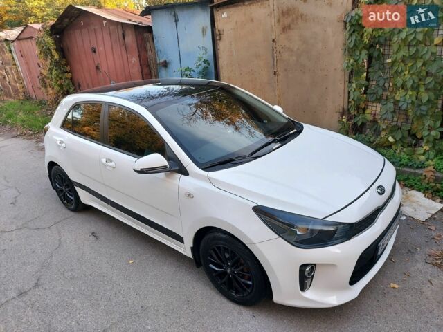 Білий Кіа Ріо, об'ємом двигуна 1.2 л та пробігом 136 тис. км за 9999 $, фото 2 на Automoto.ua