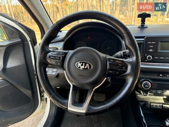 Белый Киа Рио, объемом двигателя 1.4 л и пробегом 138 тыс. км за 12000 $, фото 1 на Automoto.ua