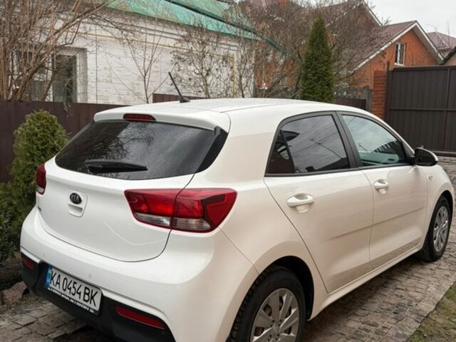 Белый Киа Рио, объемом двигателя 1.37 л и пробегом 98 тыс. км за 13000 $, фото 4 на Automoto.ua