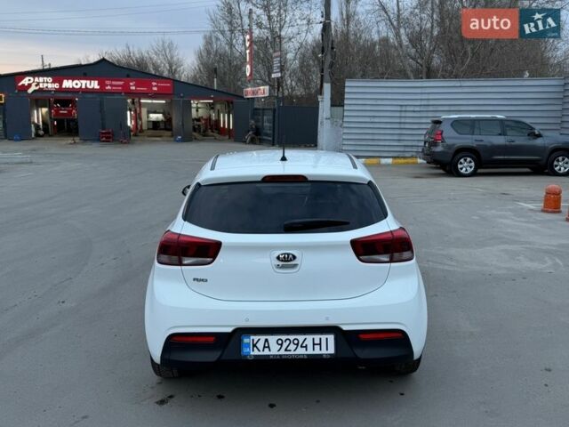 Белый Киа Рио, объемом двигателя 1.4 л и пробегом 89 тыс. км за 13500 $, фото 3 на Automoto.ua