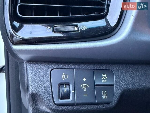 Білий Кіа Ріо, об'ємом двигуна 1.4 л та пробігом 89 тис. км за 13400 $, фото 26 на Automoto.ua