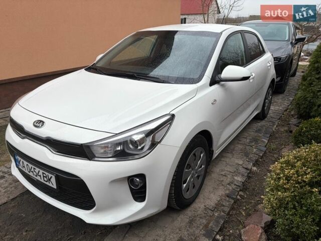 Белый Киа Рио, объемом двигателя 1.37 л и пробегом 98 тыс. км за 13500 $, фото 2 на Automoto.ua