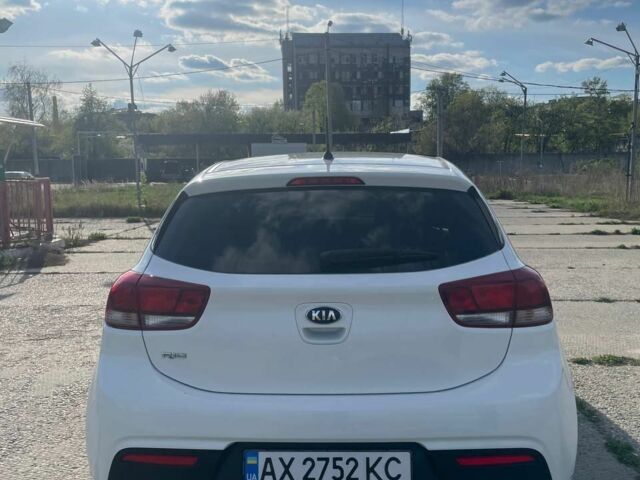 Белый Киа Рио, объемом двигателя 1.25 л и пробегом 69 тыс. км за 8500 $, фото 3 на Automoto.ua