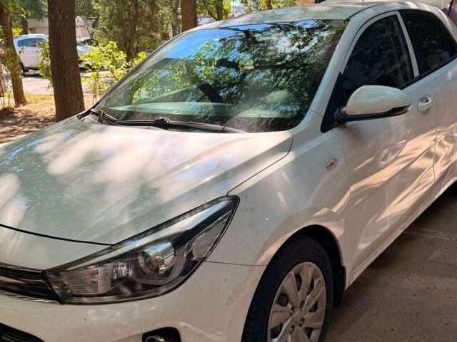Белый Киа Рио, объемом двигателя 1.37 л и пробегом 93 тыс. км за 10800 $, фото 5 на Automoto.ua