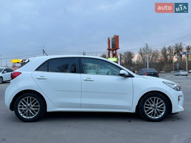 Белый Киа Рио, объемом двигателя 1.4 л и пробегом 89 тыс. км за 13500 $, фото 18 на Automoto.ua