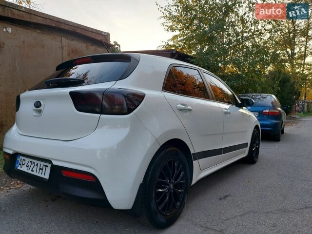 Білий Кіа Ріо, об'ємом двигуна 1.2 л та пробігом 136 тис. км за 9999 $, фото 4 на Automoto.ua