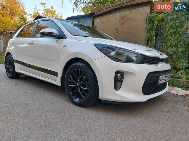 Білий Кіа Ріо, об'ємом двигуна 1.2 л та пробігом 136 тис. км за 9999 $, фото 3 на Automoto.ua