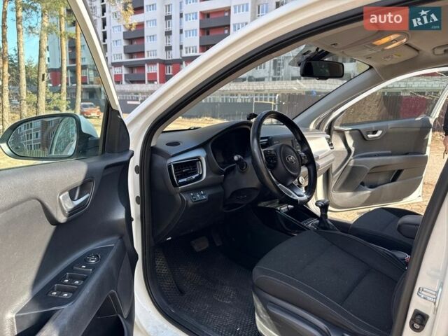 Белый Киа Рио, объемом двигателя 1.4 л и пробегом 138 тыс. км за 12000 $, фото 10 на Automoto.ua