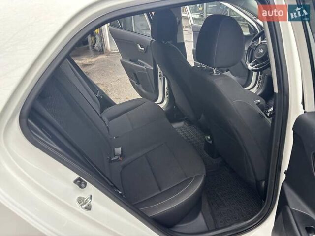 Белый Киа Рио, объемом двигателя 1.37 л и пробегом 40 тыс. км за 13990 $, фото 9 на Automoto.ua