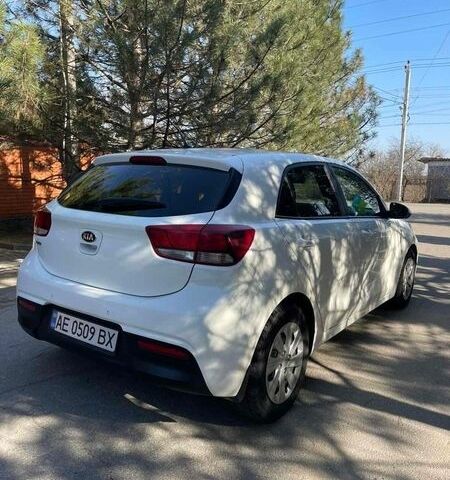 Белый Киа Рио, объемом двигателя 1.4 л и пробегом 193 тыс. км за 8000 $, фото 3 на Automoto.ua