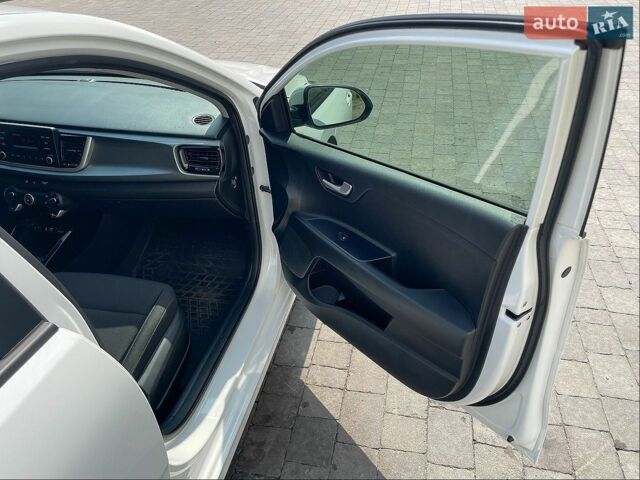 Белый Киа Рио, объемом двигателя 1.25 л и пробегом 46 тыс. км за 10000 $, фото 29 на Automoto.ua