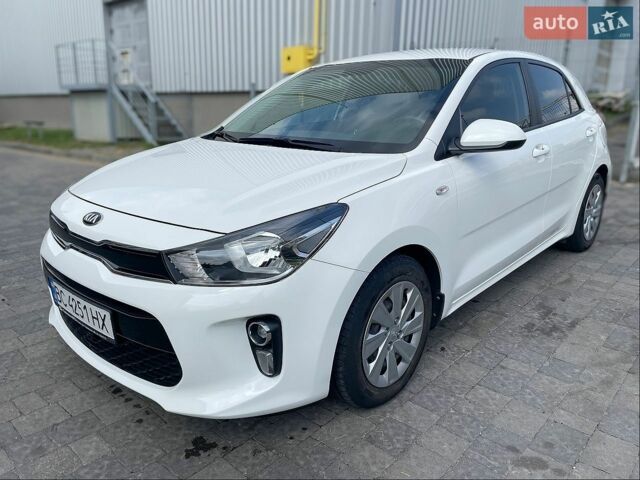 Белый Киа Рио, объемом двигателя 1.25 л и пробегом 46 тыс. км за 10000 $, фото 1 на Automoto.ua