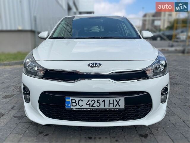Белый Киа Рио, объемом двигателя 1.25 л и пробегом 46 тыс. км за 10000 $, фото 3 на Automoto.ua