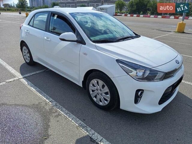 Білий Кіа Ріо, об'ємом двигуна 1.25 л та пробігом 7 тис. км за 10950 $, фото 7 на Automoto.ua