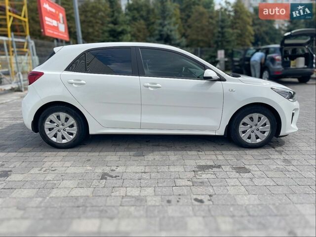 Белый Киа Рио, объемом двигателя 1.25 л и пробегом 46 тыс. км за 10000 $, фото 10 на Automoto.ua