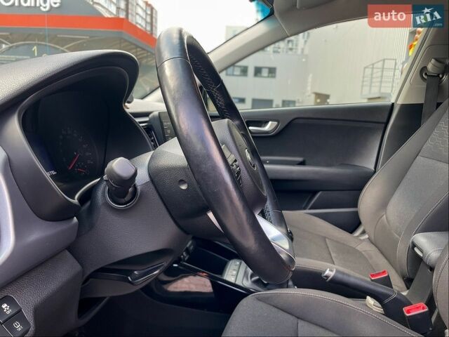 Белый Киа Рио, объемом двигателя 1.25 л и пробегом 46 тыс. км за 10000 $, фото 39 на Automoto.ua