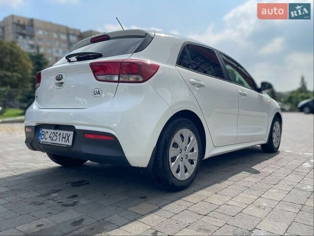 Белый Киа Рио, объемом двигателя 1.25 л и пробегом 46 тыс. км за 10000 $, фото 8 на Automoto.ua