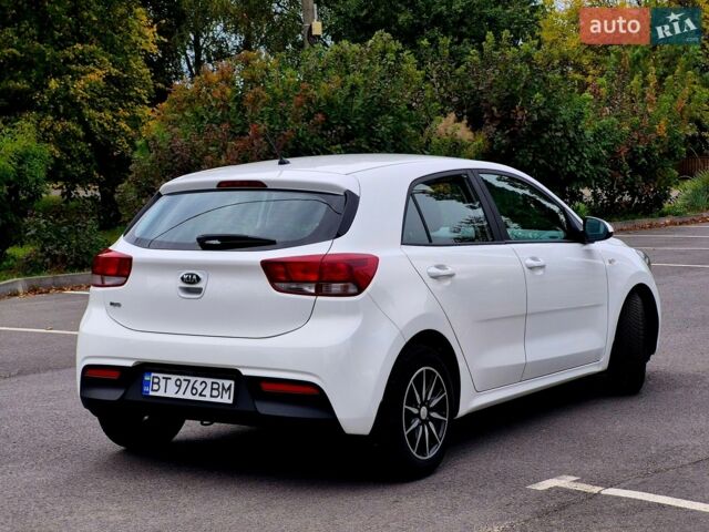 Білий Кіа Ріо, об'ємом двигуна 1.25 л та пробігом 91 тис. км за 8500 $, фото 5 на Automoto.ua