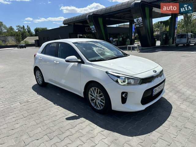 Белый Киа Рио, объемом двигателя 1.37 л и пробегом 11 тыс. км за 14900 $, фото 6 на Automoto.ua
