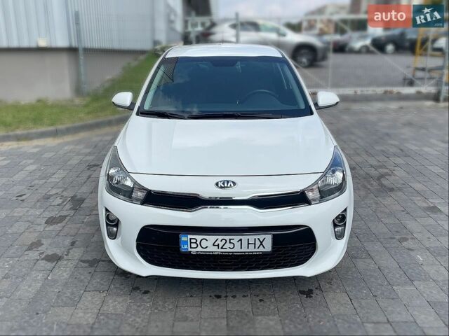 Белый Киа Рио, объемом двигателя 1.25 л и пробегом 46 тыс. км за 10000 $, фото 4 на Automoto.ua