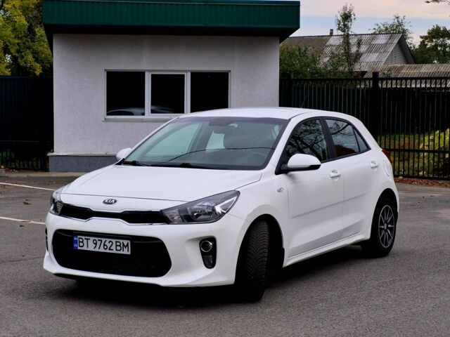 Білий Кіа Ріо, об'ємом двигуна 1.2 л та пробігом 91 тис. км за 8424 $, фото 2 на Automoto.ua