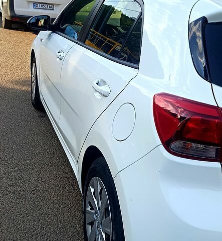 Білий Кіа Ріо, об'ємом двигуна 1.2 л та пробігом 64 тис. км за 13250 $, фото 1 на Automoto.ua