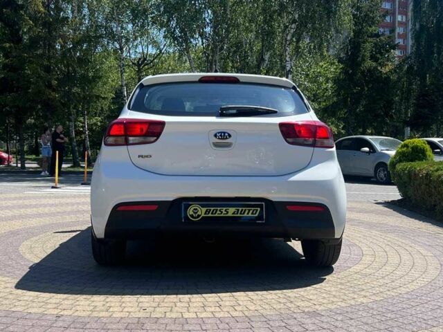Белый Киа Рио, объемом двигателя 1.2 л и пробегом 64 тыс. км за 13599 $, фото 5 на Automoto.ua