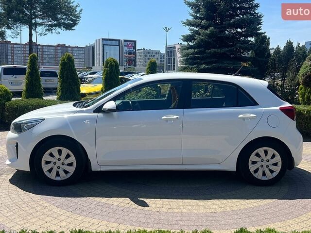 Белый Киа Рио, объемом двигателя 1.25 л и пробегом 64 тыс. км за 13500 $, фото 3 на Automoto.ua